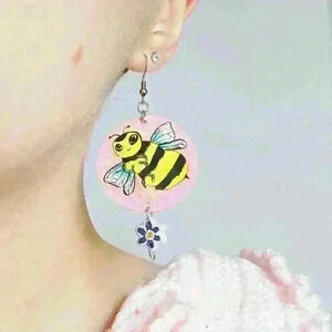 Adorable bee and flower  big circle hoop earrings ✦ Cute fairy style ✦